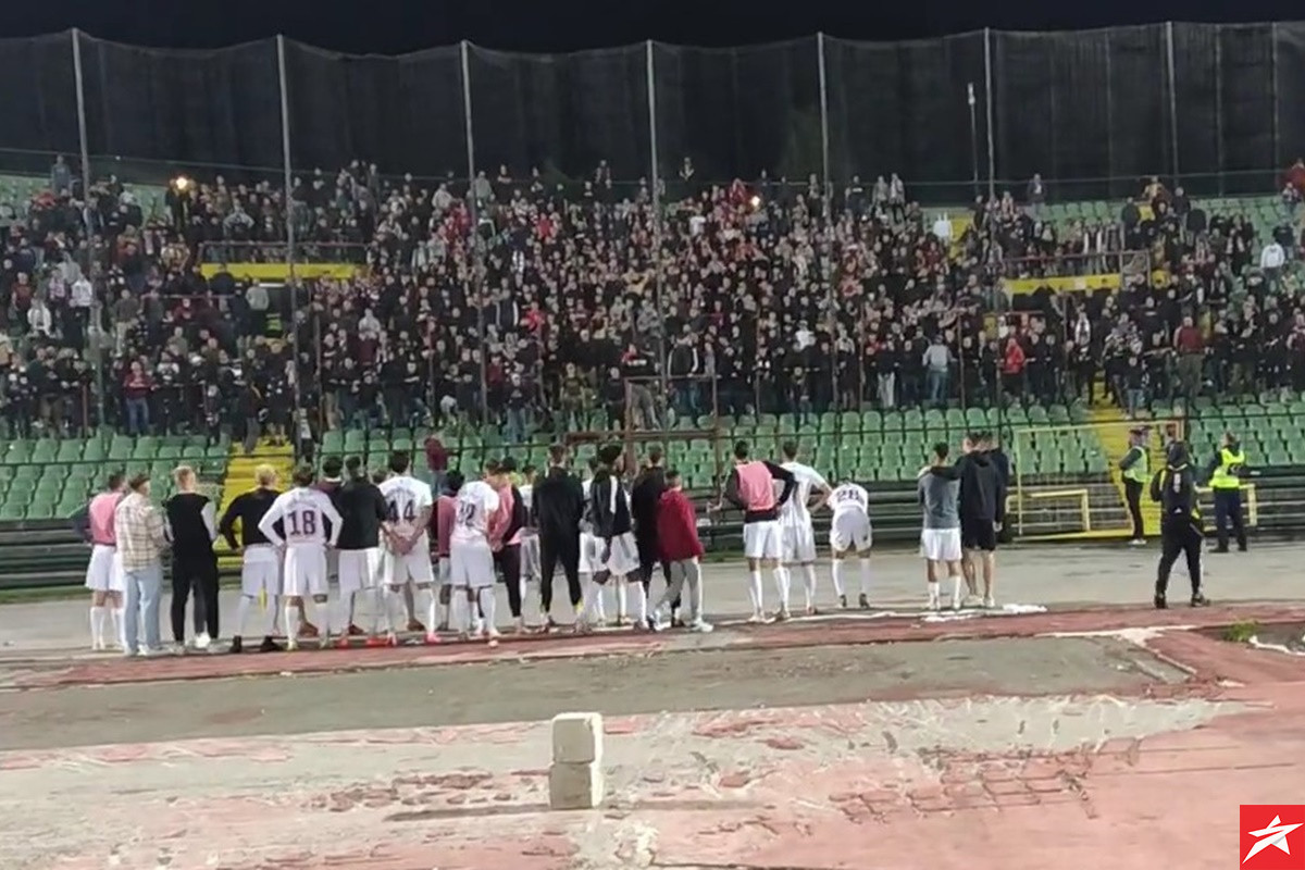 Navijači i igrači Sarajeva zajedno slavili, a Horde zla su imale i više nego jasnu poruku pred derbi