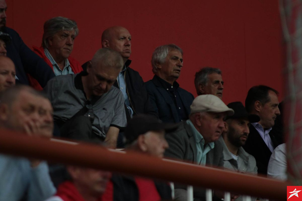 Navijači Veleža oduševljeni: Vahid Halilhodžić nakon duže pauze ponovo na stadionu Rođeni