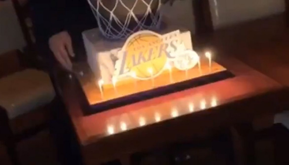 Rođendanska torta "otkrila" novog trenera Los Angeles Lakersa?