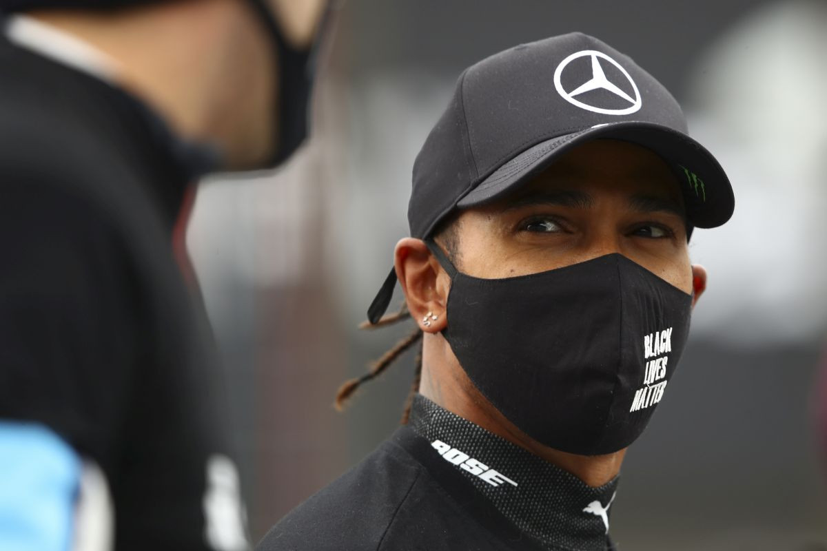 Hamilton stajlingom izazvao lavinu komentara oko odlaska iz Mercedesa