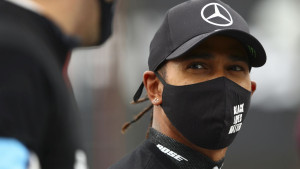 Hamilton stajlingom izazvao lavinu komentara oko odlaska iz Mercedesa