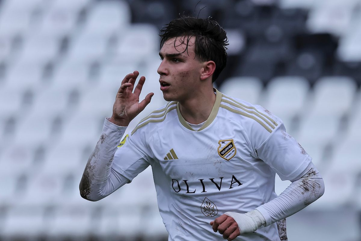 Pohlepa će uništiti mladu srpsku zvijezdu, propao milionski transfer: "Plata 20.000? Idem ja kući!" Pohlepa će uništiti mladu srpsku zvijezdu, propao milionski transfer: "Plata 20.000? Idem ja kući!"