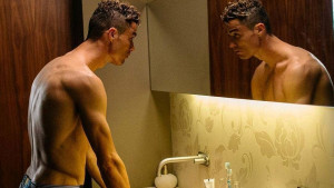 Bizarna priča kada je Ronaldo stao ispred ogledala i počeo se porediti s Messijem