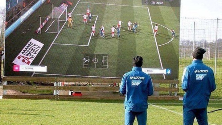 Stručni štab postavio video bim za analizu utakmica, a igrači "raspalili" FIFA-e!