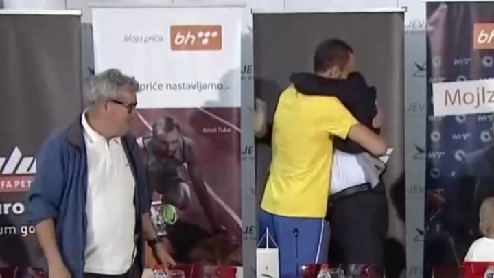 Dobro došao kući, šampione: Amel Tuka je stigao!