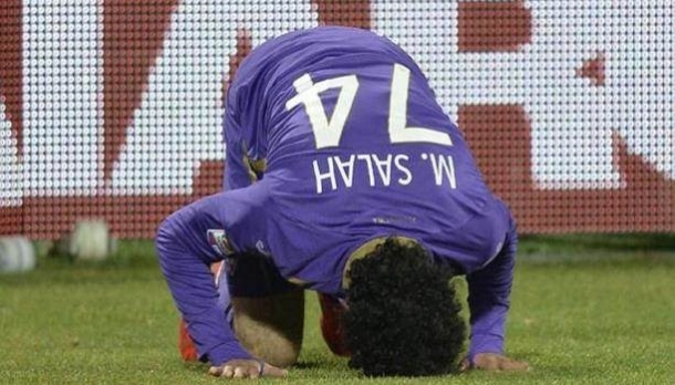 Salah umjesto u igru, otišao u svlačionicu obaviti molitvu