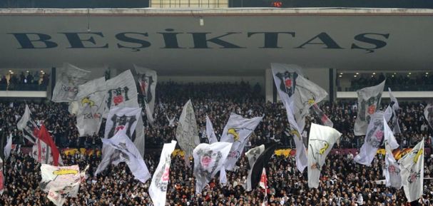 Devetnaest turskih navijača privedeno u Beogradu