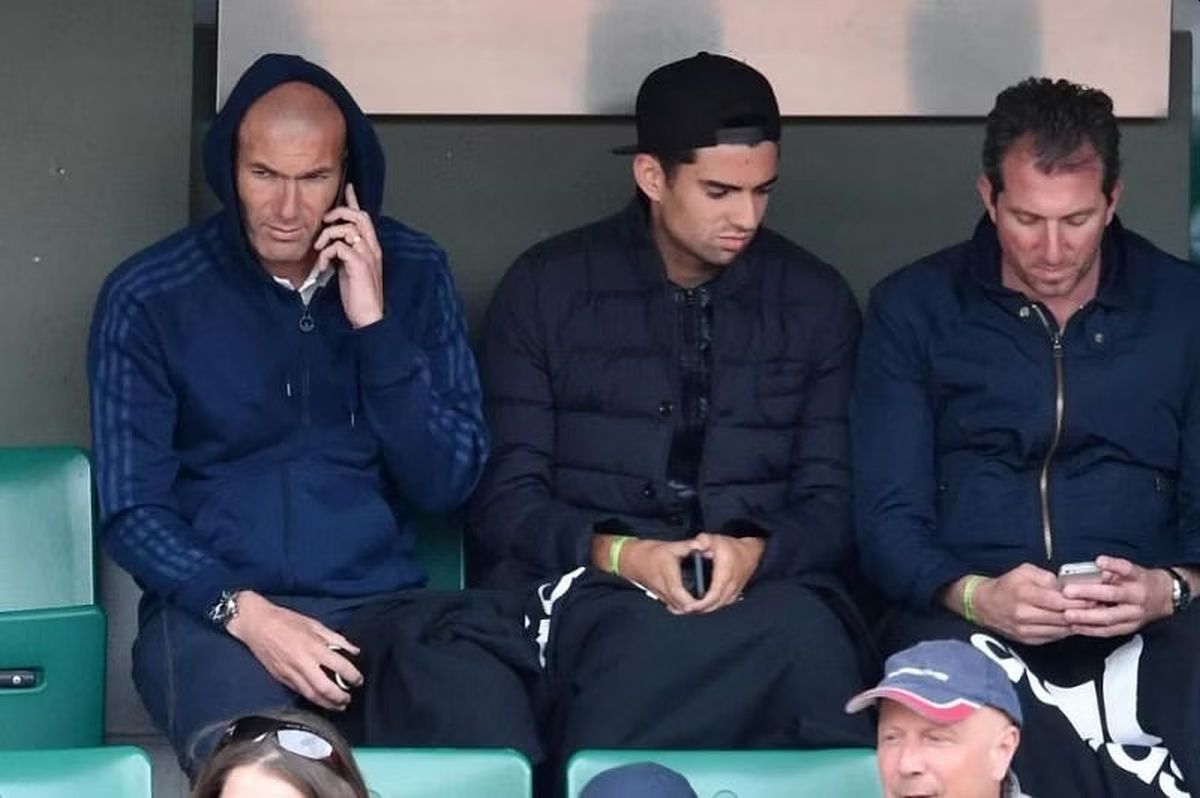 Zinedine Zidane je primio poziv i dobio ponudu koju bi prihvatio svako, ali ne i on!