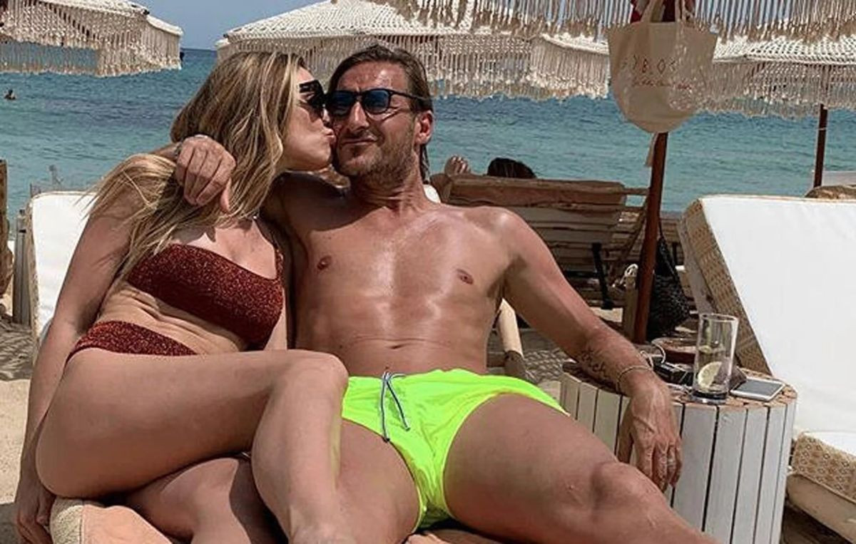Totti je veći ''švaler'' od Piquea: Nije se ni razveo, a već ulovljen u kući nove djevojke 