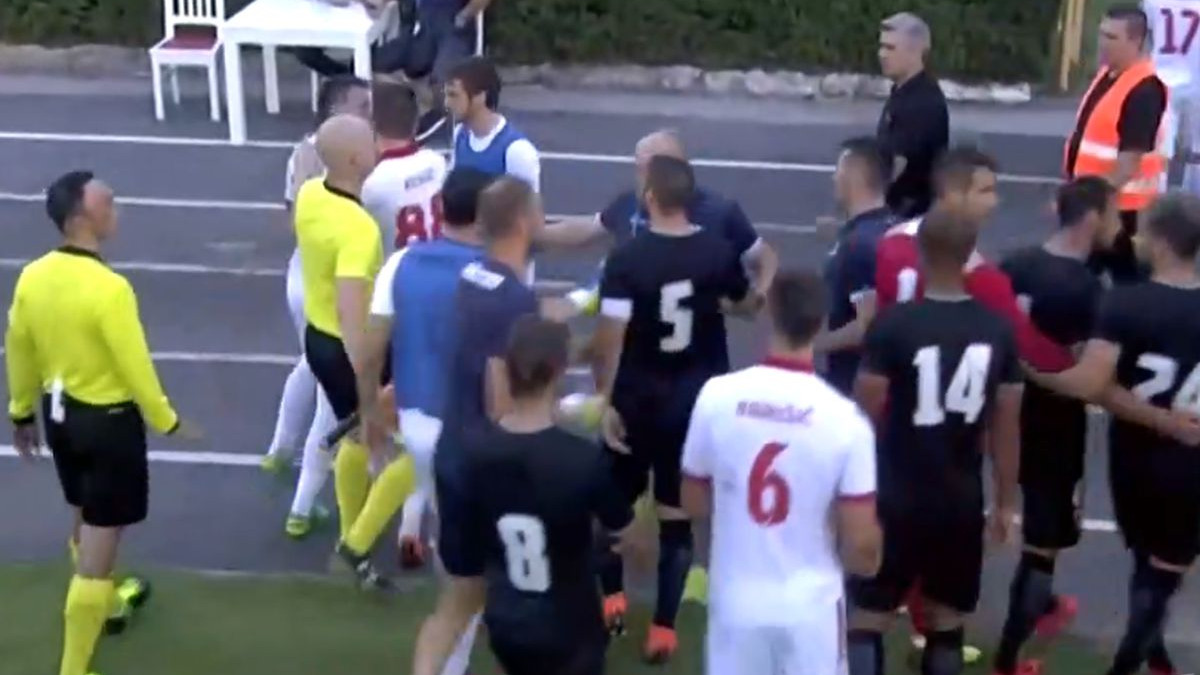 Zamalo incident na putu do svlačionice: Koškanje igrača Zrinjskog i Vallette