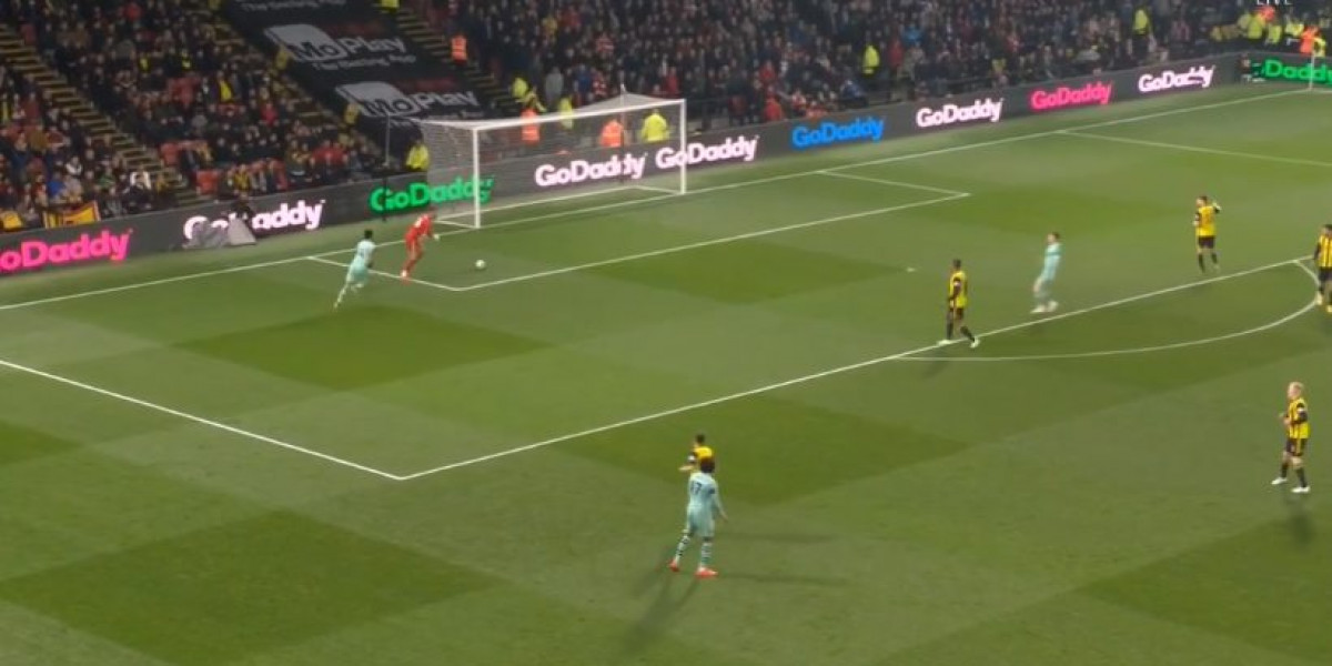 Neobičan gol na meču Watford - Arsenal: Auba nije mogao ni sanjati lakši pogodak