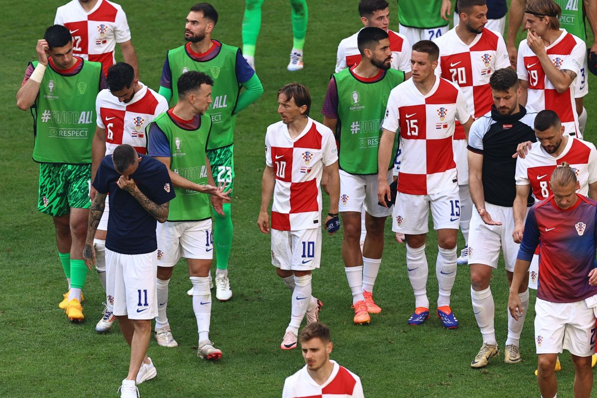 Albanac otkrio šta je Perišić tražio od Modrića na kraju utakmice: "Mnogi su to željeli" Albanac otkrio šta je Perišić tražio od Modrića na kraju utakmice: "Mnogi su to željeli"