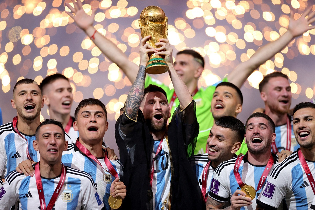 Pehar prvaka svijeta u rukama Messija i Argentinaca!