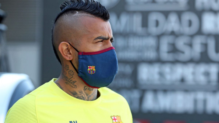 Arturo Vidal lajkom na Instagramu otkrio ime novog kluba?