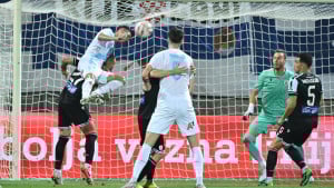 Zlomislić poklonio gol Istri, stvari na početak vratio Menalo, a onda je utakmica prekinuta!