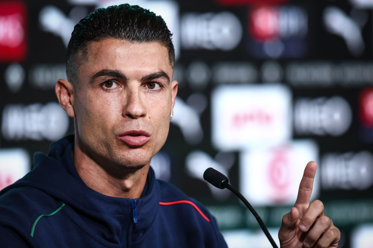 Tako ljutog Ronalda nismo vidjeli, portugalski novinari mu "stali na žulj": "Odmah ću to potpisati" Tako ljutog Ronalda nismo vidjeli, portugalski novinari mu "stali na žulj": "Odmah ću to potpisati"