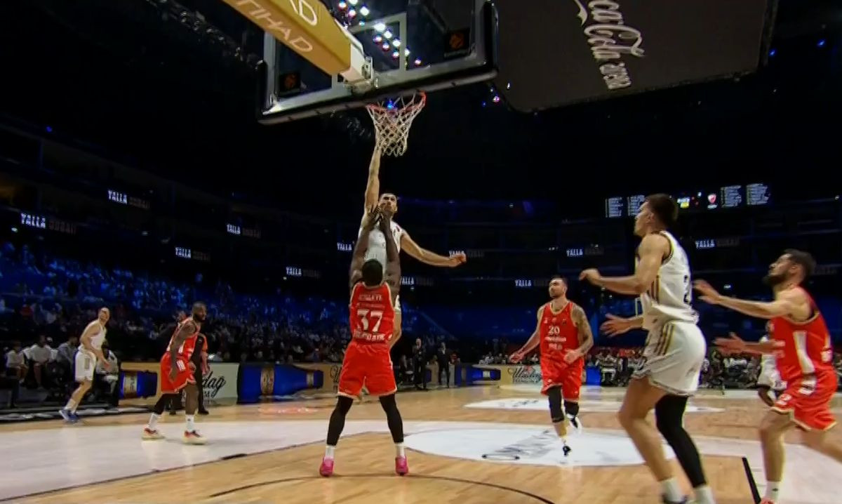 Majstore, nije ti pametno da se tu postavljaš: Kamenjaš zakucao 'posterčinu' preko Ojeleyea!