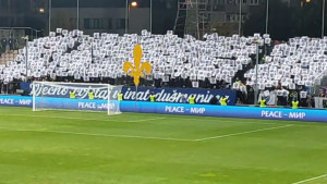 Himna BiH na Bilinom polju protekla uz upečatljivu poruku BHFanaticosa