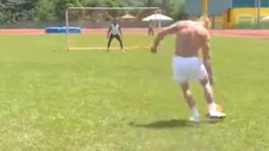 Cijeli svijet se smije Jake Paulu: Izveo je penal da podrži Liverpool, ali, čovječe, šta ovo bi? 