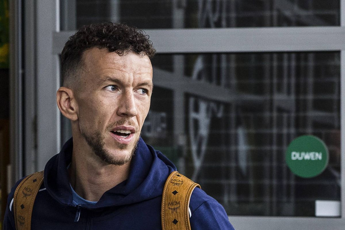 I kako da ga neko ne cijeni? Nestvarno šta Ivan Perišić radi usred New Yorka, a došao je kao turist I kako da ga neko ne cijeni? Nestvarno šta Ivan Perišić radi usred New Yorka, a došao je kao turist