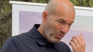 Zidane se popeo na govornicu, izgovorio nekoliko riječi i počeo da jeca i plače...