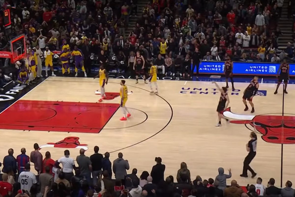 Nerealnih 12 sekundi na meču Bullsa i Lakersa - NBA ne pamti ovakav spektakl!