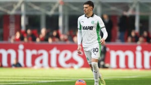 Direktor Sassuola Carnevali progovorio o ponudama koje pristužu za Tarika Muharemovića!