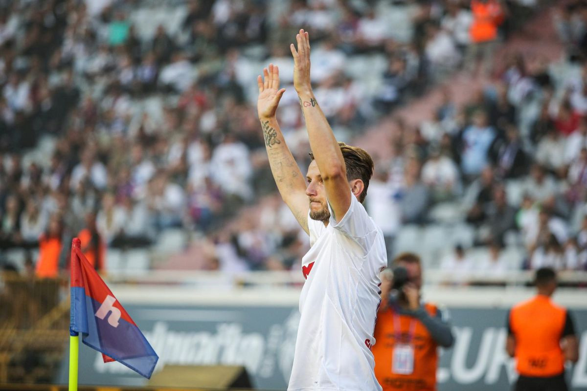 Ivan Rakitić je objavom digao cijelu Hrvatsku na noge: "Hvala na čestitkama, ali..." Ivan Rakitić je objavom digao cijelu Hrvatsku na noge: "Hvala na čestitkama, ali..."