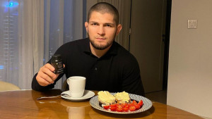 Trenira redovno, ali je veći nego ikad: Khabib otkrio koliko ima kilograma