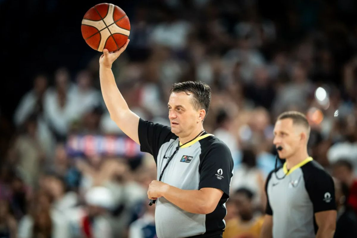 Zurapović i sudijski tim na udaru medija u Srbiji: "Herojska Srbija, neznalice nam ukrale pobjedu" Zurapović i sudijski tim na udaru medija u Srbiji: "Herojska Srbija, neznalice nam ukrale pobjedu"