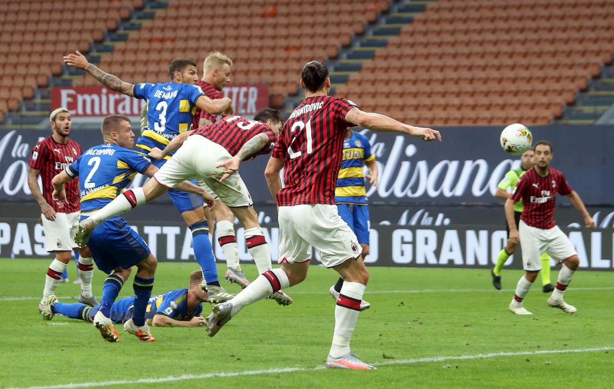 Milan nastavio sa sjajnom formom, Bologna u posljednjim minutama do boda protiv Napolija