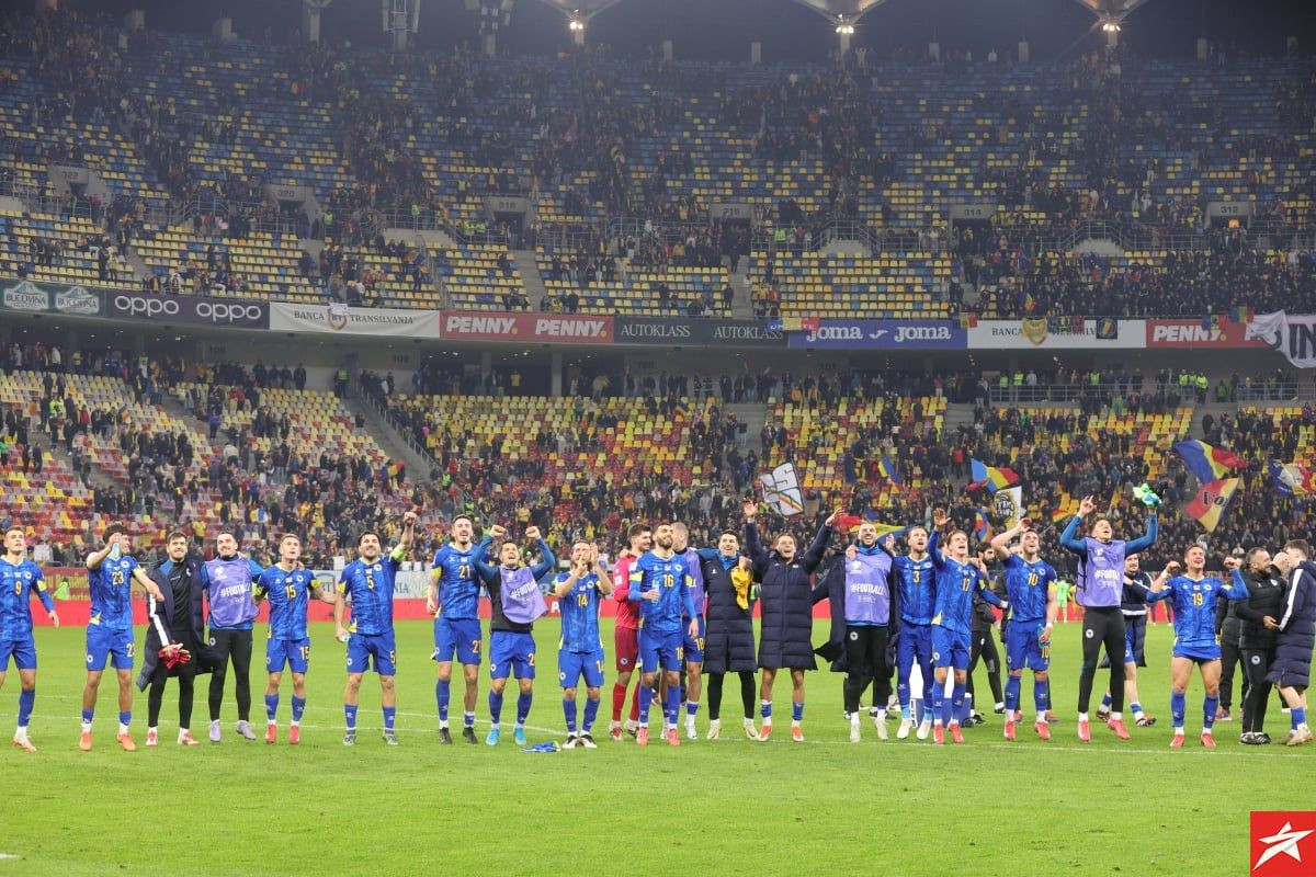 Silno želi igrati za BiH: Dok čeka zeleno svjetlo FIFA-e u opremi bh. tima bodrio Zmajeve u Rumuniji Silno želi igrati za BiH: Dok čeka zeleno svjetlo FIFA-e u opremi bh. tima bodrio Zmajeve u Rumuniji