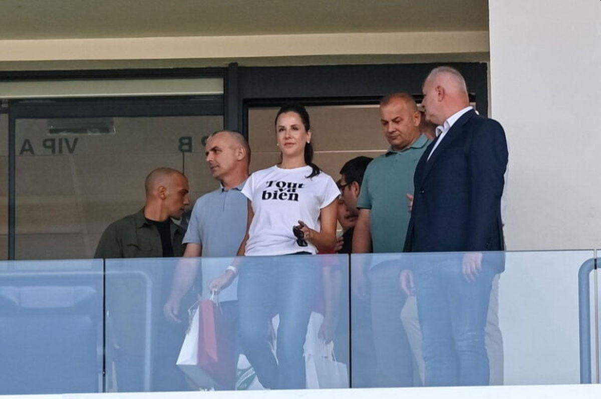 Novi "Obilić" kojeg mazi i pazi režim u Srbiji: Vučićeva žena došla na stadion, a tamo teška bruka! Novi "Obilić" kojeg mazi i pazi režim u Srbiji: Vučićeva žena došla na stadion, a tamo teška bruka!