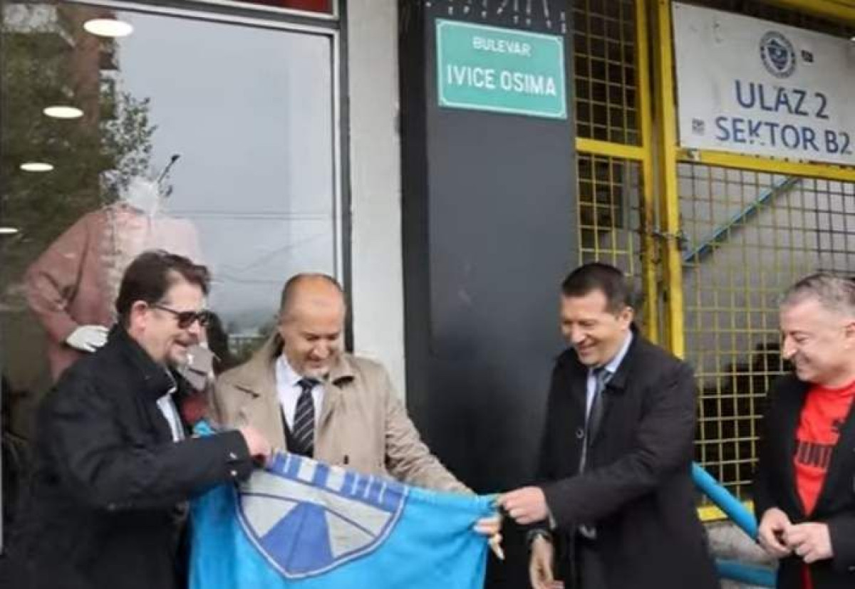 Svečanost ispred stadiona Grbavica: Otkrivena ploča s novim nazivom ulice Bulevar Ivice Osima