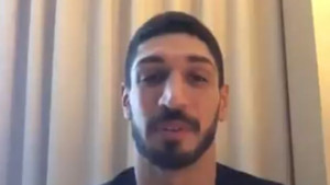 Kanter putem Twittera pokušava poslati poruku svojoj majci: "Znam da ćemo se uskoro vidjeti"