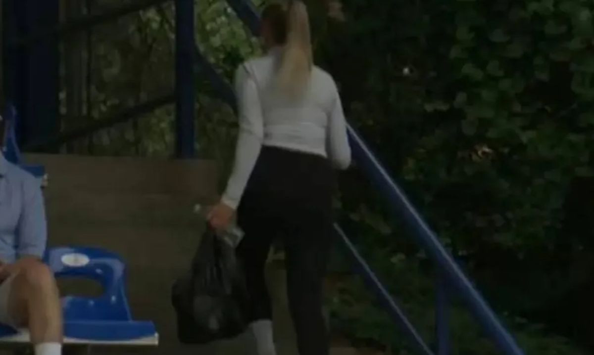 Kontroverzni i slavni teniser porijeklom iz Tuzle se svađao s djevojkom usred meča, pa ga napustio Kontroverzni i slavni teniser porijeklom iz Tuzle se svađao s djevojkom usred meča, pa ga napustio
