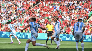 Nezapamćene scene: Sudija nakon sat i pol vratio igrače na teren, gledao VAR i poništio gol