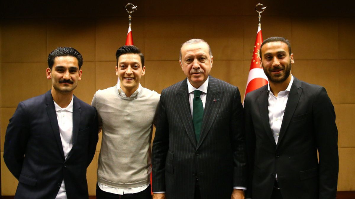 Ozil i Gundogan sa Erdoganom, DFB poručuje: Ne dozvolite da vas koriste u kampanjama!