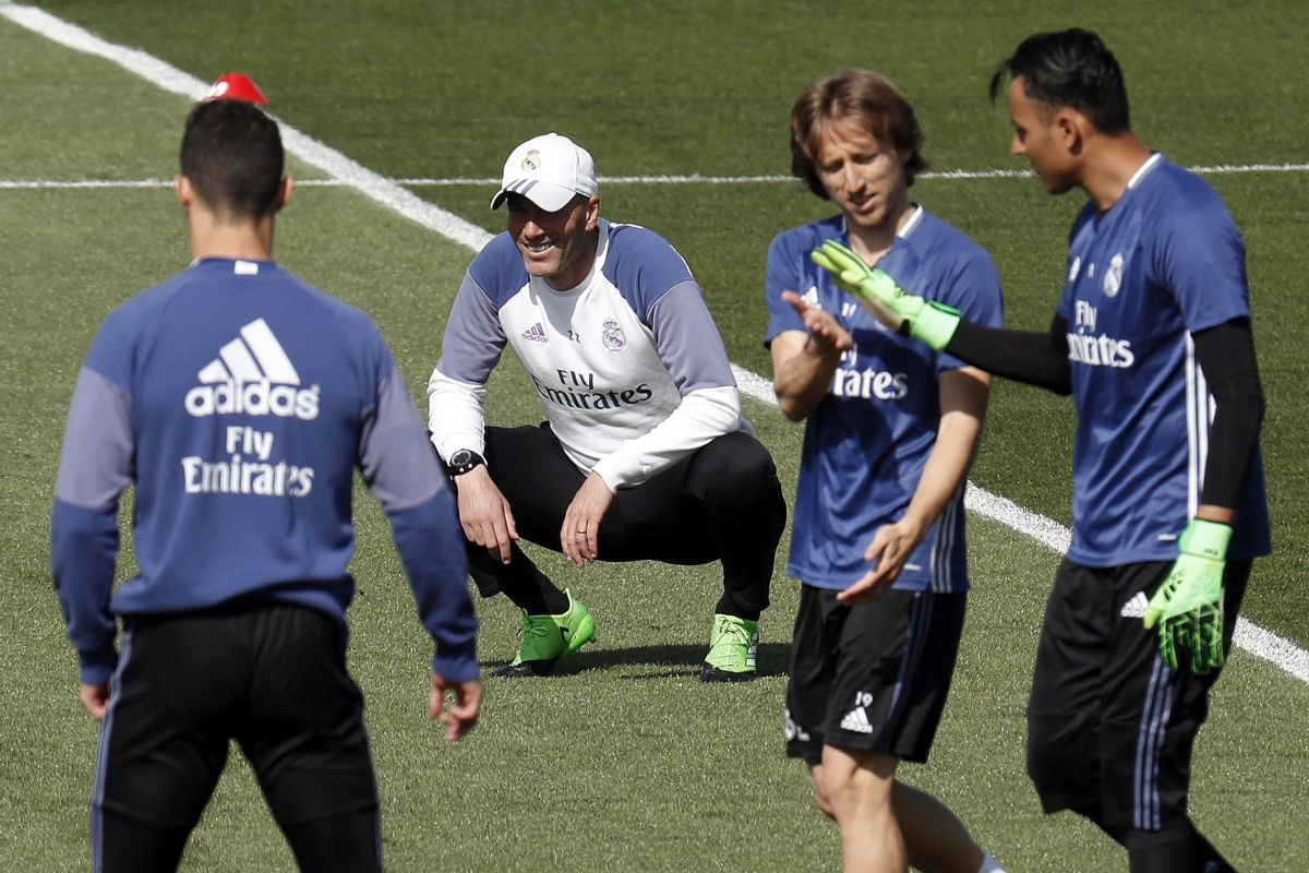 Zidane iznenadio izborom trojice najboljih koje je trenirao u Realu, najvećeg učinio nebitnim! Zidane iznenadio izborom trojice najboljih koje je trenirao u Realu, najvećeg učinio nebitnim!