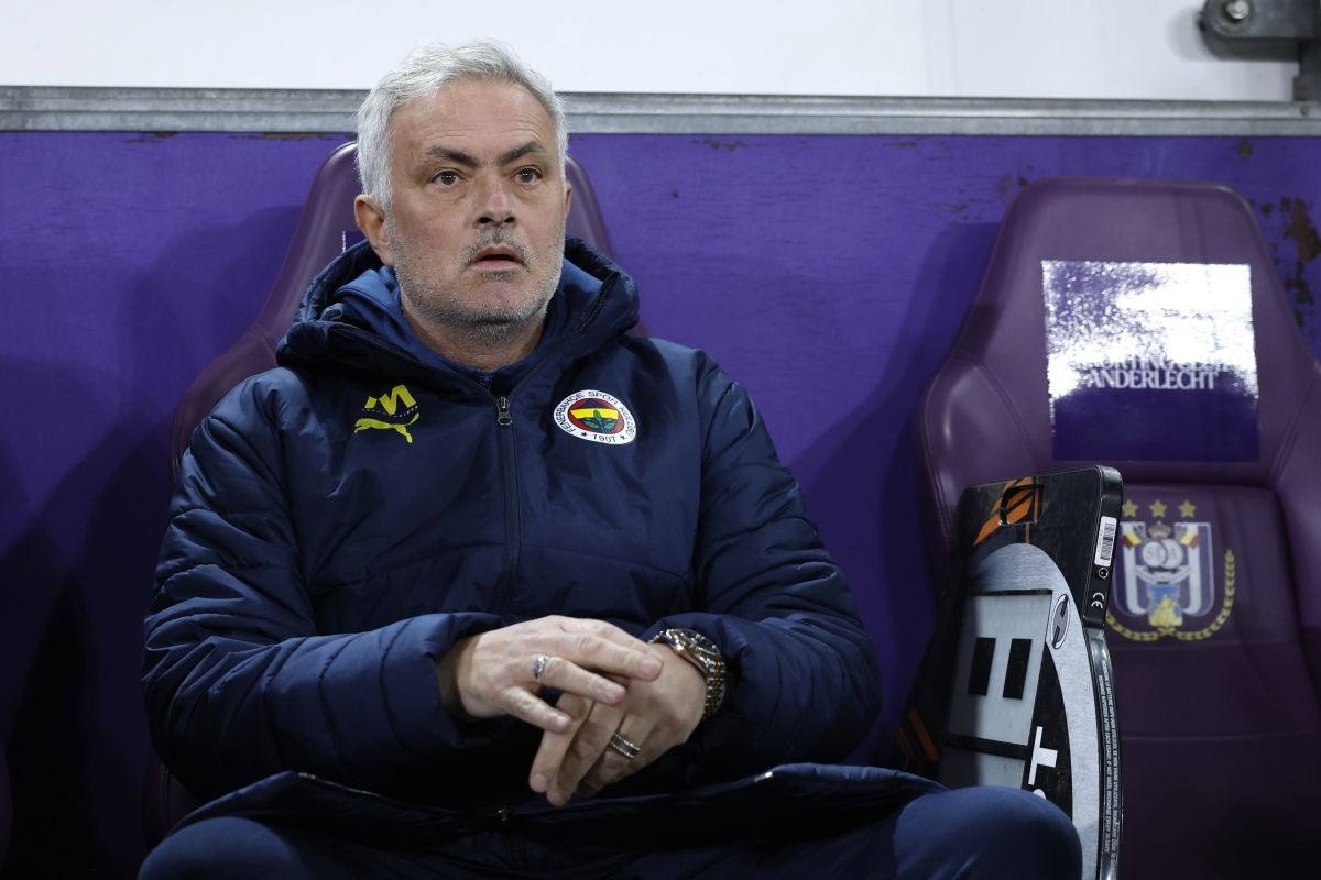 Jose Mourinho 'zaljubljen' u otpisanog Srbina: "Odmah ga platite" Jose Mourinho 'zaljubljen' u otpisanog Srbina: "Odmah ga platite"