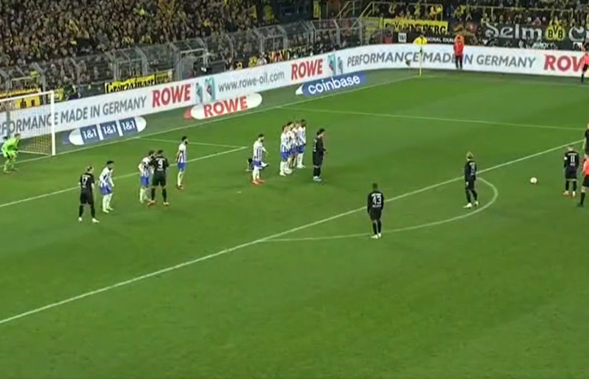 Marco Reus pokazao klasu i zasjenio Messijevu majstoriju Marco Reus pokazao klasu i zasjenio Messijevu majstoriju