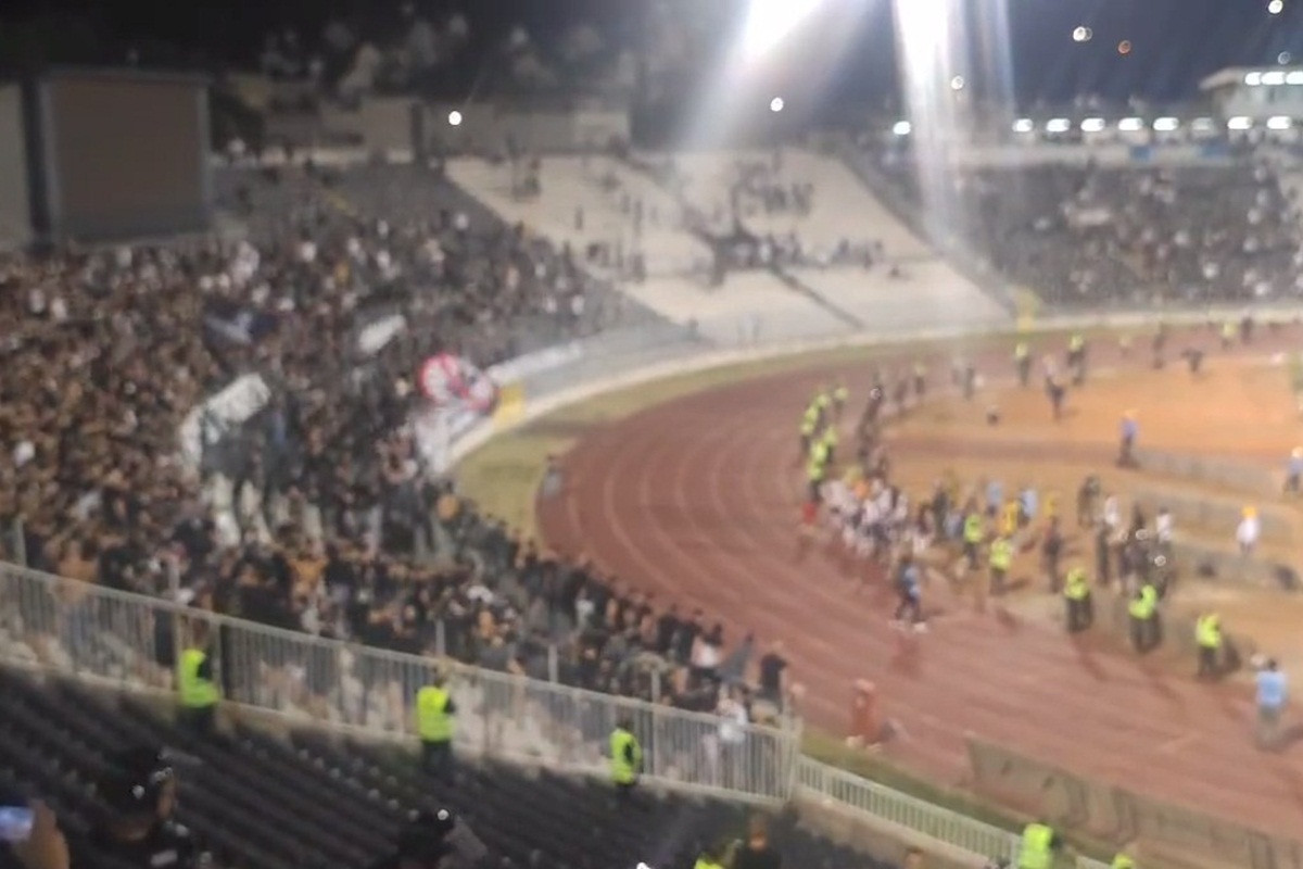 Navijači Partizana ponizili svoje igrače nakon ispadanja od AEK-a! 