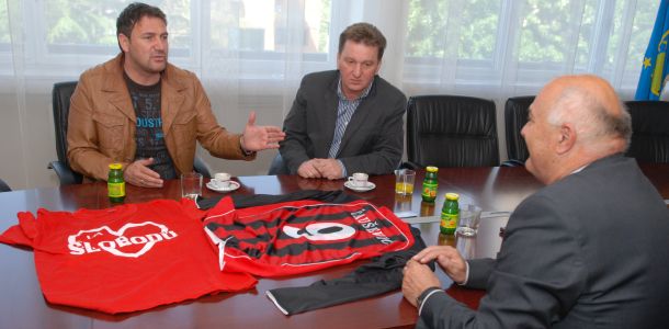 Tuzla na nogama: I od premijera velika podršku Tuzla na nogama: I od premijera velika podršku