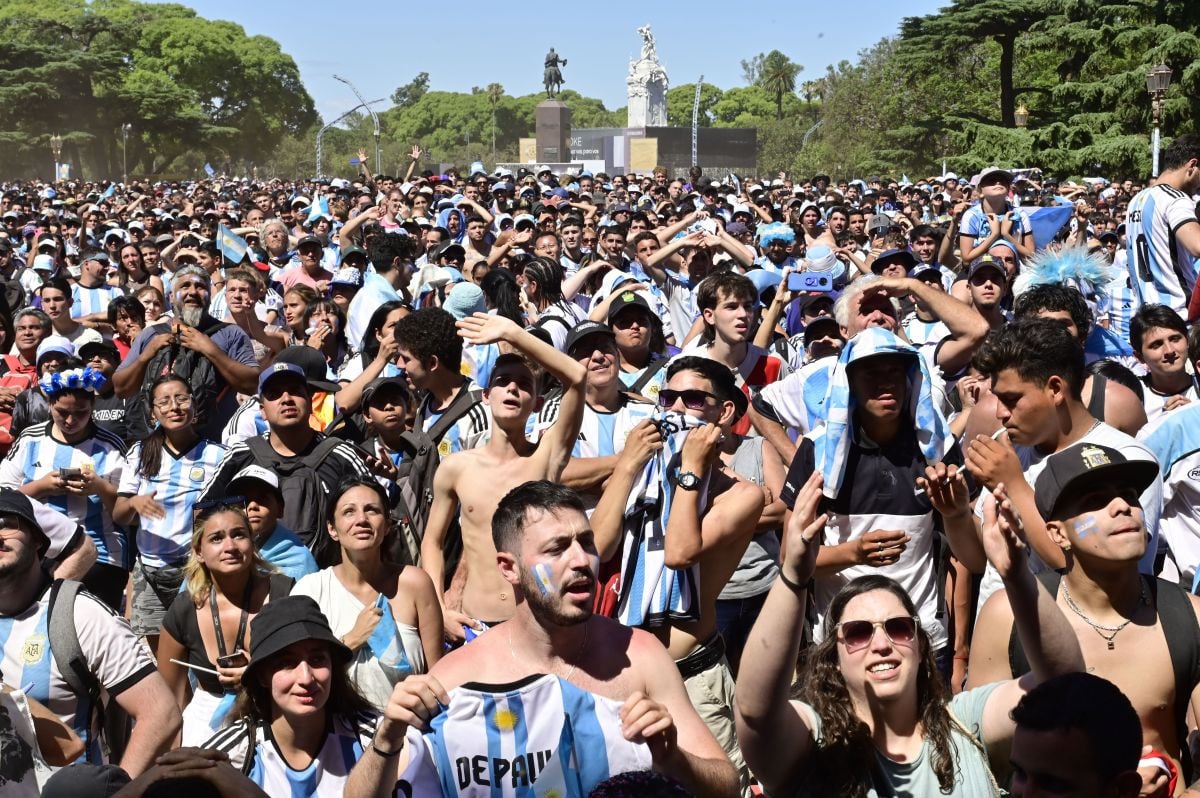 Samo se lud čovjek neće naježiti: Nepregledni "mravinjak" i sve generacije na ulicama Buenos Airesa