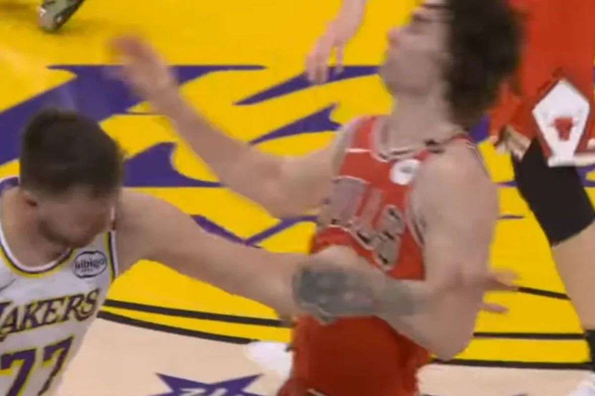 Lakersi se obrukali kod kuće, a Luka Dončić htio da se tuče sa protivnikom! Lakersi se obrukali kod kuće, a Luka Dončić htio da se tuče sa protivnikom!