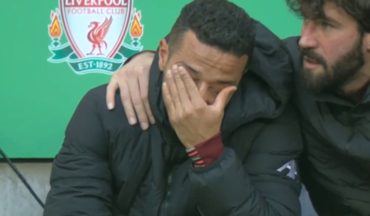 Svi gledaju samo u njega: Zvijezda Liverpoola u suzama prije finala EFL Cupa
