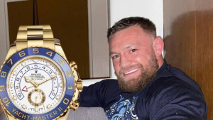 McGregor objavio fotografiju skupog Rolexa, ali svi se pitaju šta je to na stolu?