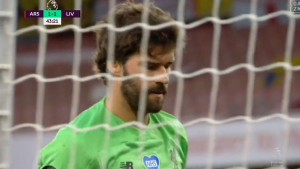 Alisson se pretvorio u Kariusa i poklonio gol Arsenalu