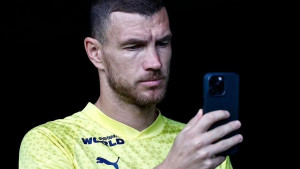 Zna se za koga će potpisati Džeko, presudio jučerašnji telefonski poziv čovjeka kojeg ne može odbiti