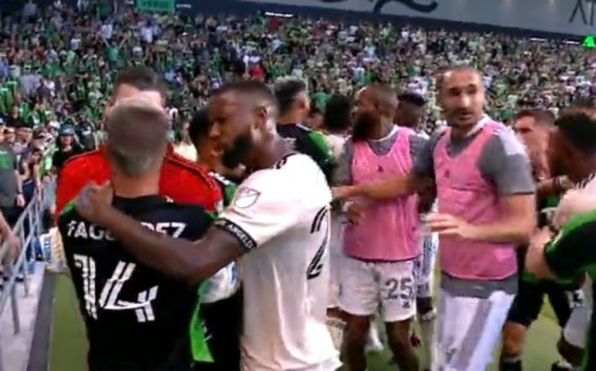 Opšta tuča igrača Austina i Los Angelesa, Chiellini u ulozi mirotvorca Opšta tuča igrača Austina i Los Angelesa, Chiellini u ulozi mirotvorca